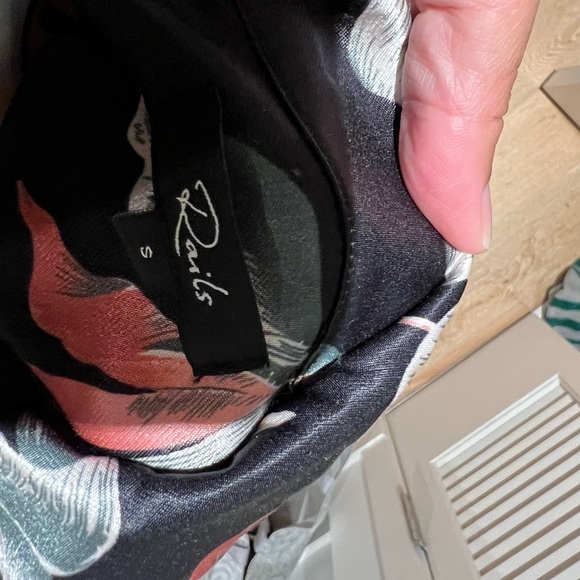 SOLD - Rails “Maui Paradiso” Silky Blouse Top - Size S - Picture 5 of 6